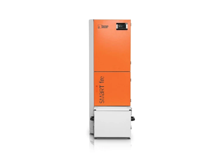 Piec na pellet HKS Lazar SmartFire SF11/130 Exclusive 11 kW. Widok z przodu, pojemnik na popiół u podstawy