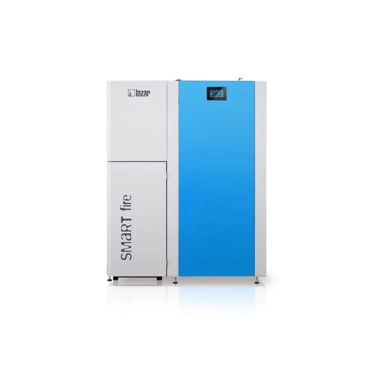 Kocioł Lazar SmartFire EC z niebieskim panelem. Zdjęcie producenta