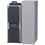 Kocioł na pellet Rakoczy Firemax Plus 25 kW z ukosa: kocioł z obudowanym zasobnikiem 190 dm³ obok. Materiał producenta