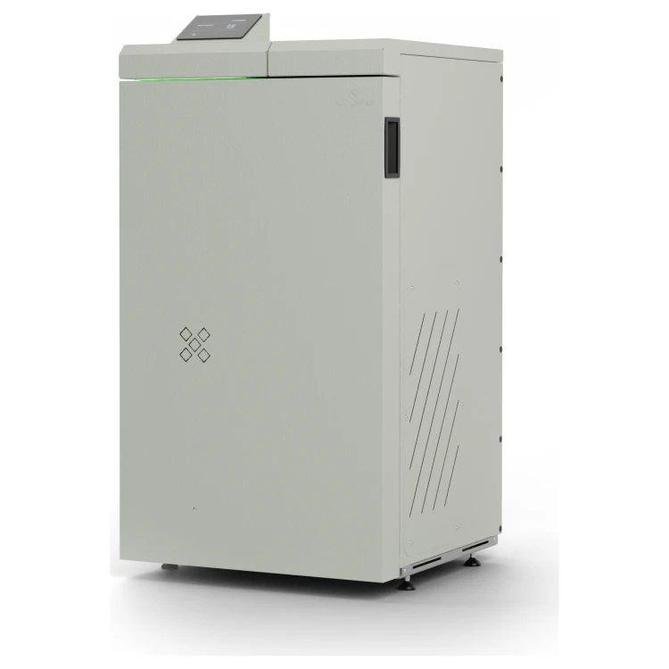 Mały piec na pellet Kotłospaw InPell 13 kW z przodu: zasobnik pod pokrywą na górze kotła, panel regulatora i zielony pasek LED InGlow. Zdjęcie producenta