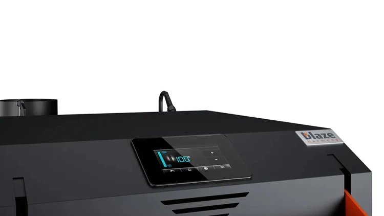 Panel sterownika ecoMAX960DP na górze kotła Blaze Green Combi. Zdjęcie producenta