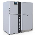 Kocioł na pellet Defro Evopell Plus od przodu: po lewej kocioł z dotykowym sterownikiem Pello Center, po prawej zasobnik pelletu na 135 kg. Render producenta