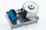 Silnik podajnika zewnętrznego 64TYD 6,5 RPM: silnik od góry z kostką przyłączeniową, zdjęcie producenta