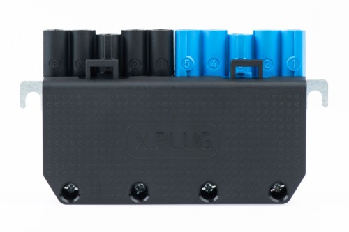 Gniazdo palnika X.PLUG do REVO 35 kW: czarne gniazdo z napisem X.PLUG i rzędem czarnych i niebieskich gniazd, zdjęcie producenta