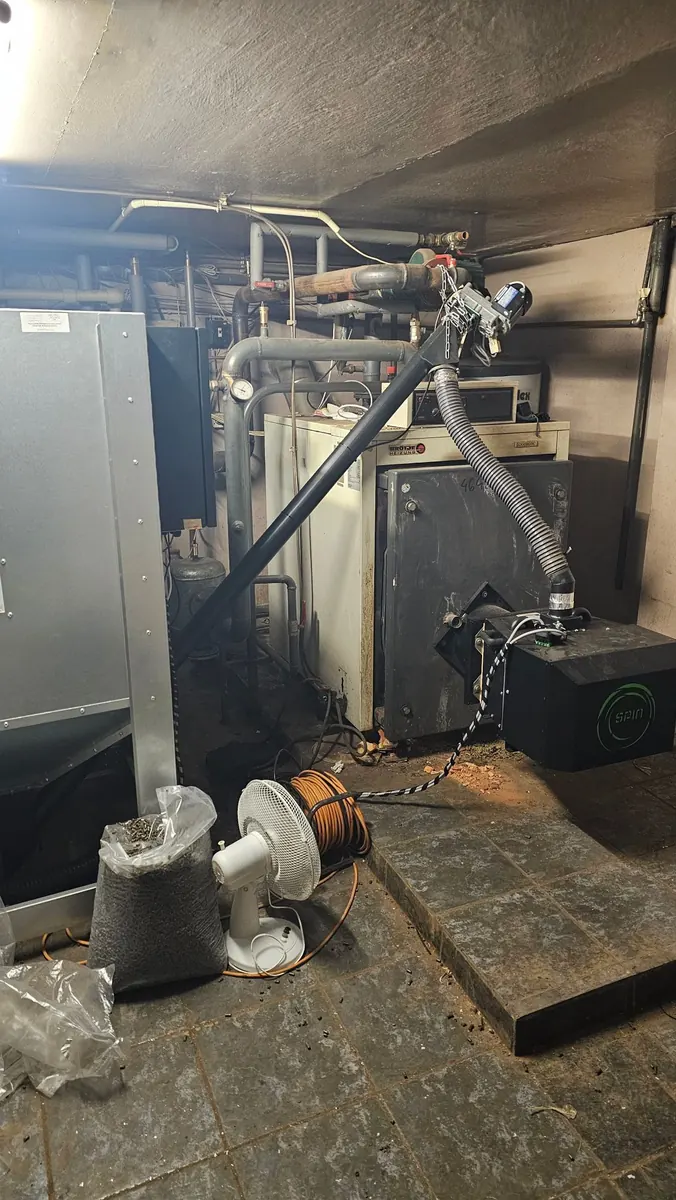Palnik na pellet 230 kW: modernizacja kotła olejowego — realizacja No Limits Energy