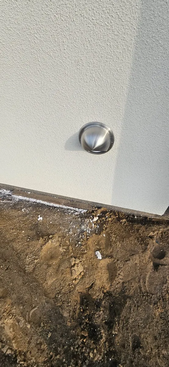 Czerpnia powietrza na ścianie — No Limits Energy