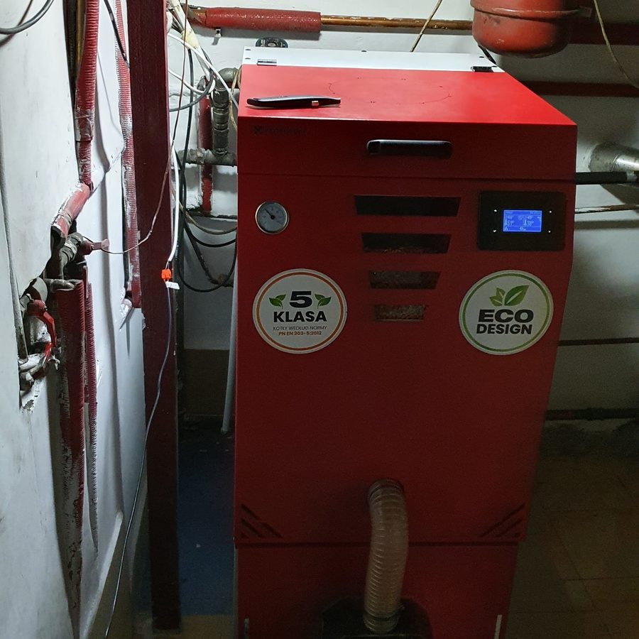 Piec w kotłowni w Unisławiu, montaż No Limits Energy